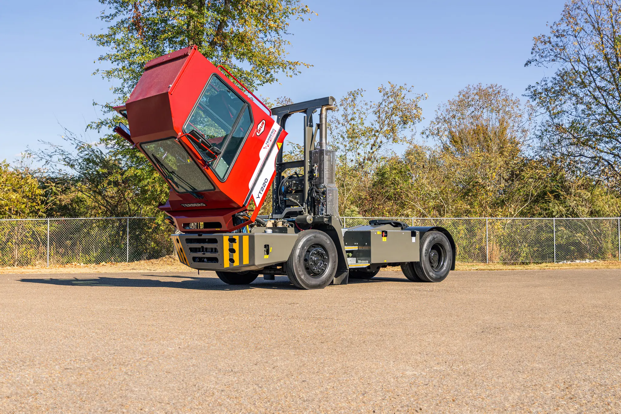 Yt 220 Terminal Tractor (7)